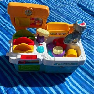 Leap Frog dishes set